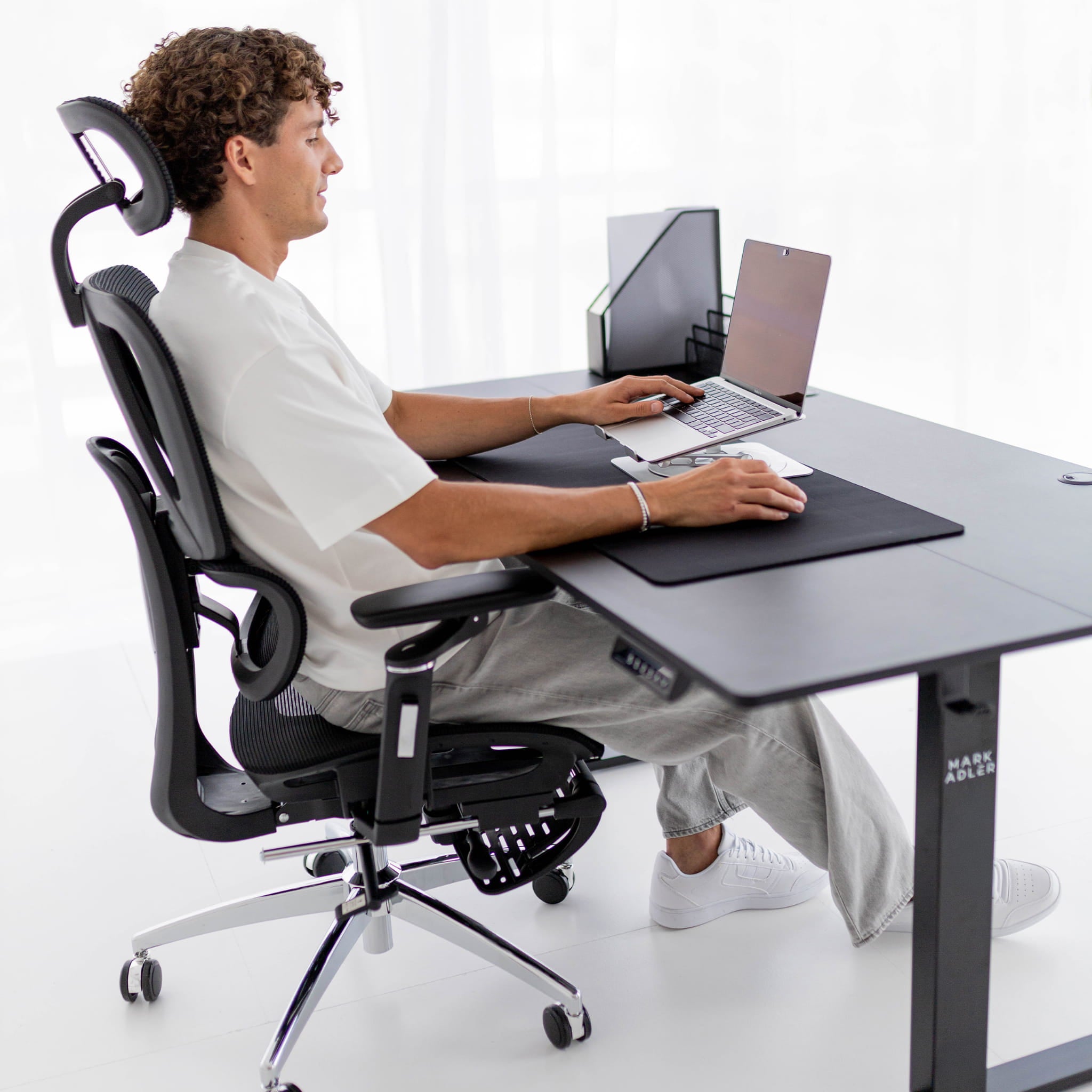 Mark Adler Leader 7.6 Elektrischer Schreibtisch Schwarz