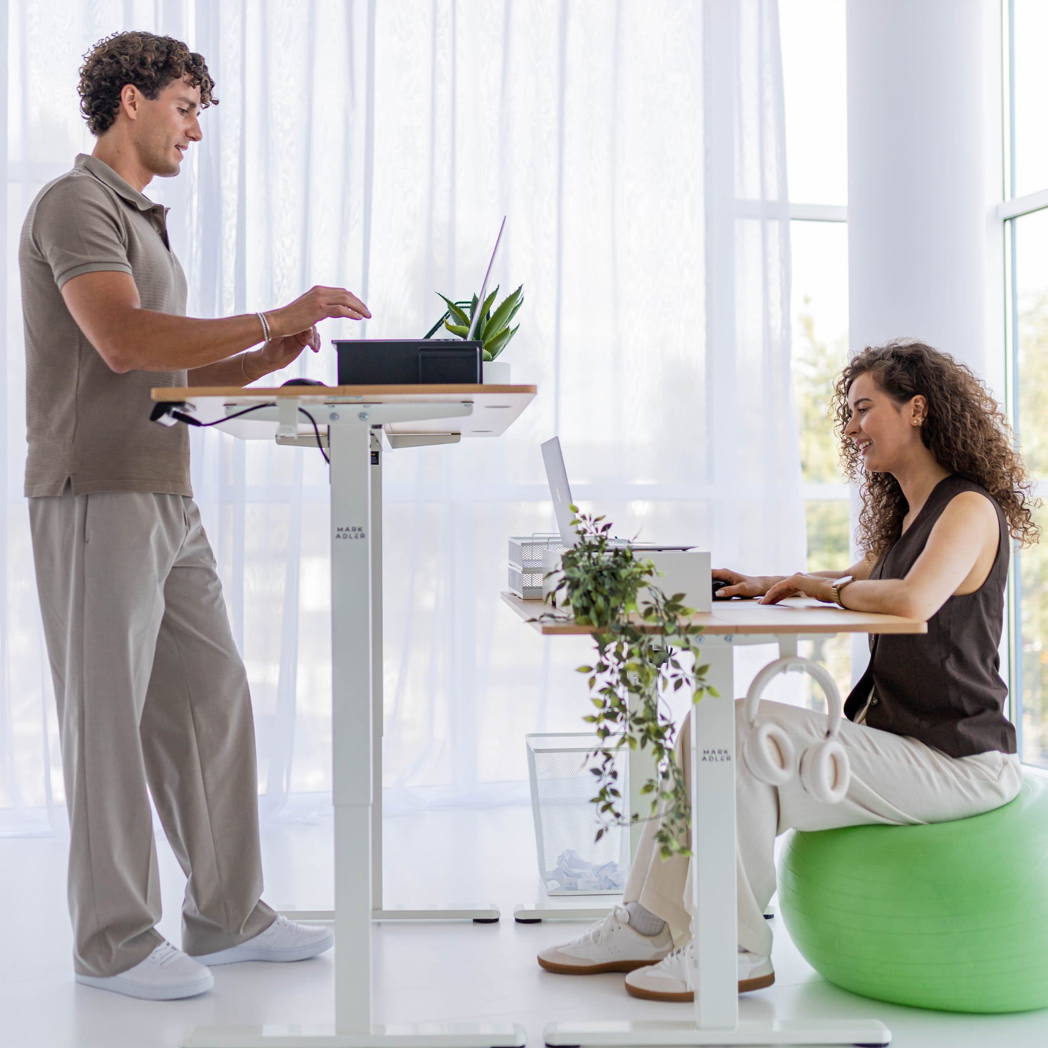 Mark Adler Leader 7.0 Elektrischer Schreibtisch Weiß