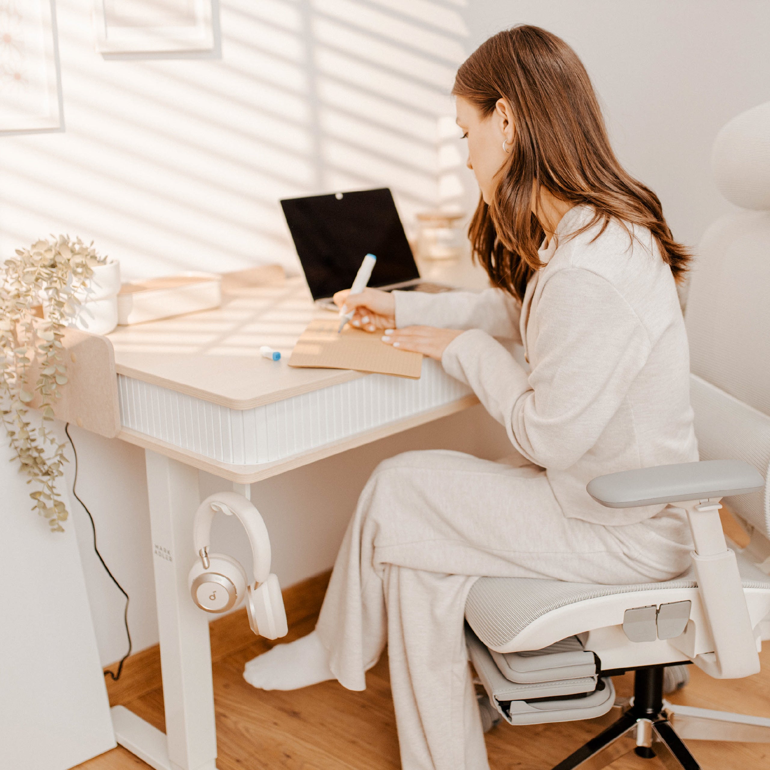 Mark Adler Leader 8.0 Weiß elektrischer Schreibtisch