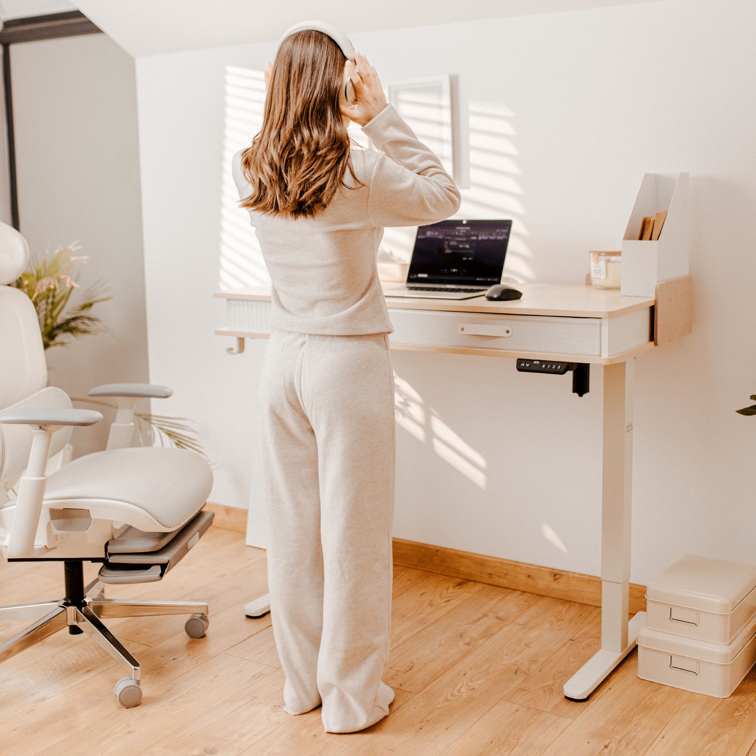 Mark Adler Leader 8.0 Weiß elektrischer Schreibtisch