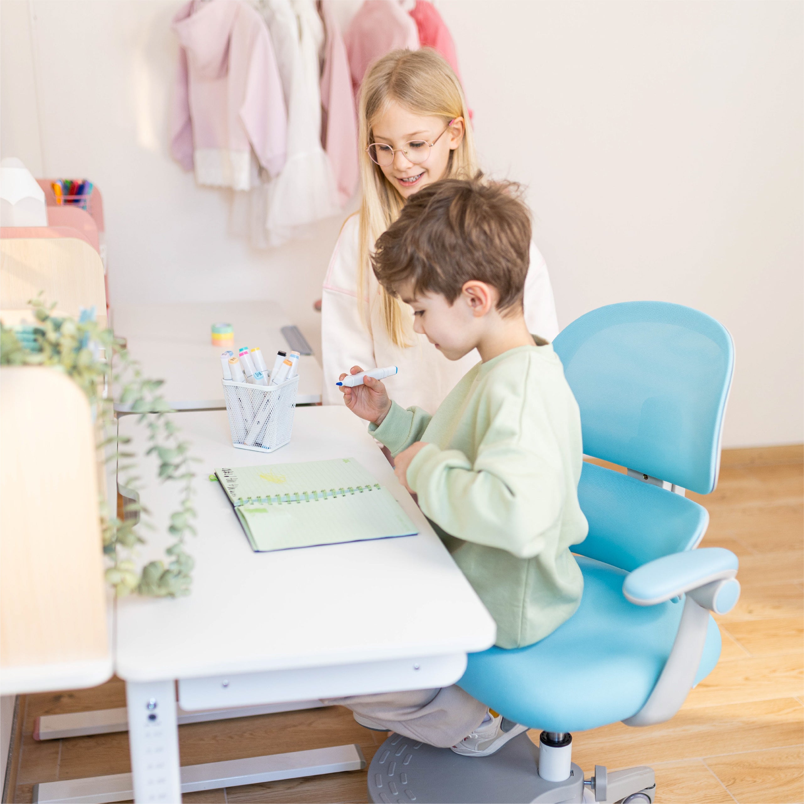 Mark Adler Junior 4.4 Blauer ergonomischer Kinderstuhl 